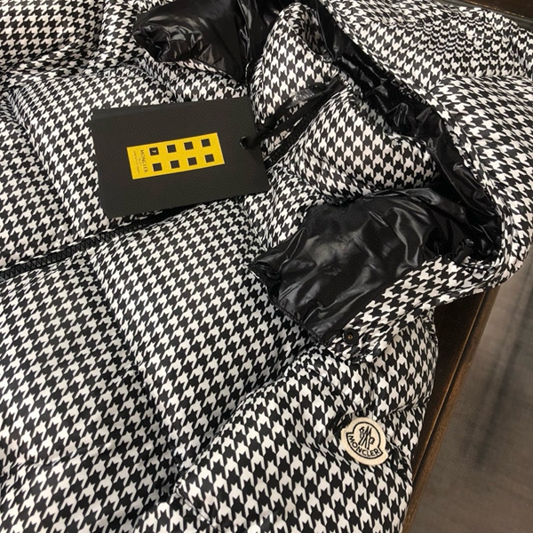 ハイクオリティダウンジャケット背面デザイン